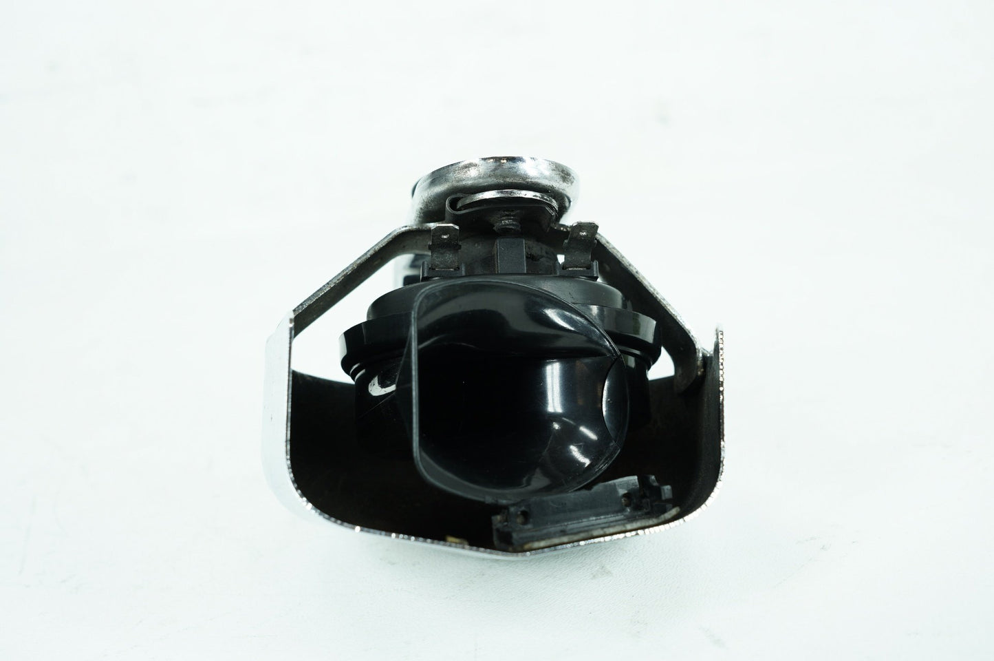 1999 - 2006 Harley-Davidson Softail Heritage Classic Horn Signal Klaxon Chrome Cover 69012-93A
