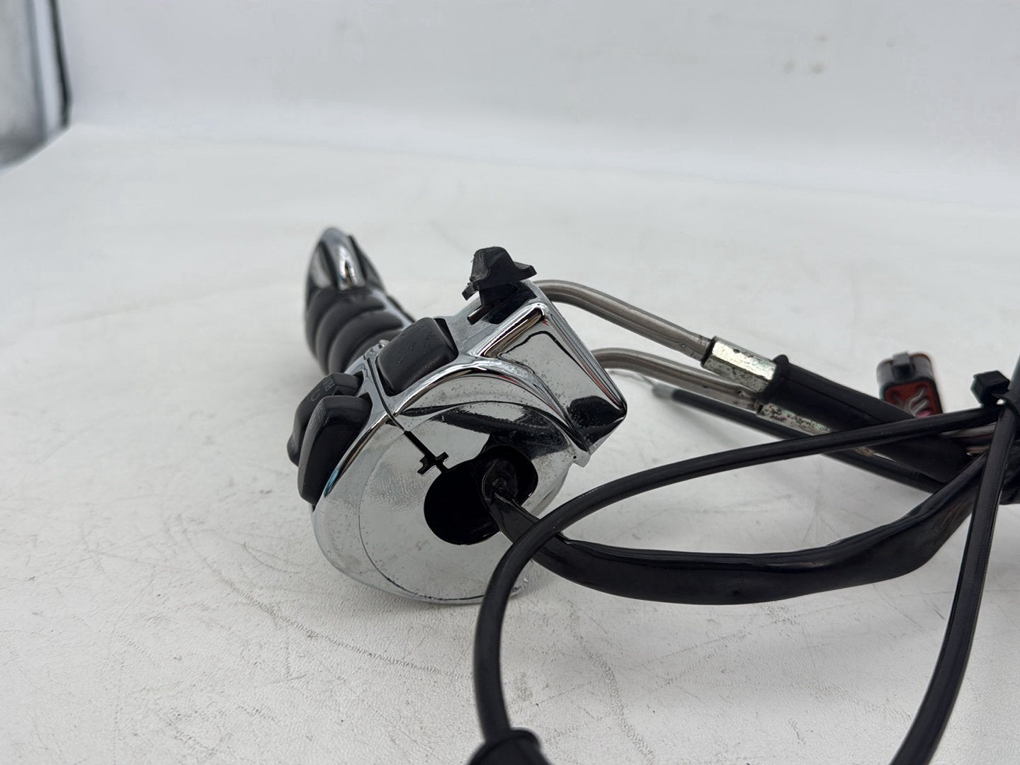 1999 - 2006 Harley-Davidson Touring Electra Glide Right Engine Start Kill Switches Controls 71684-06A