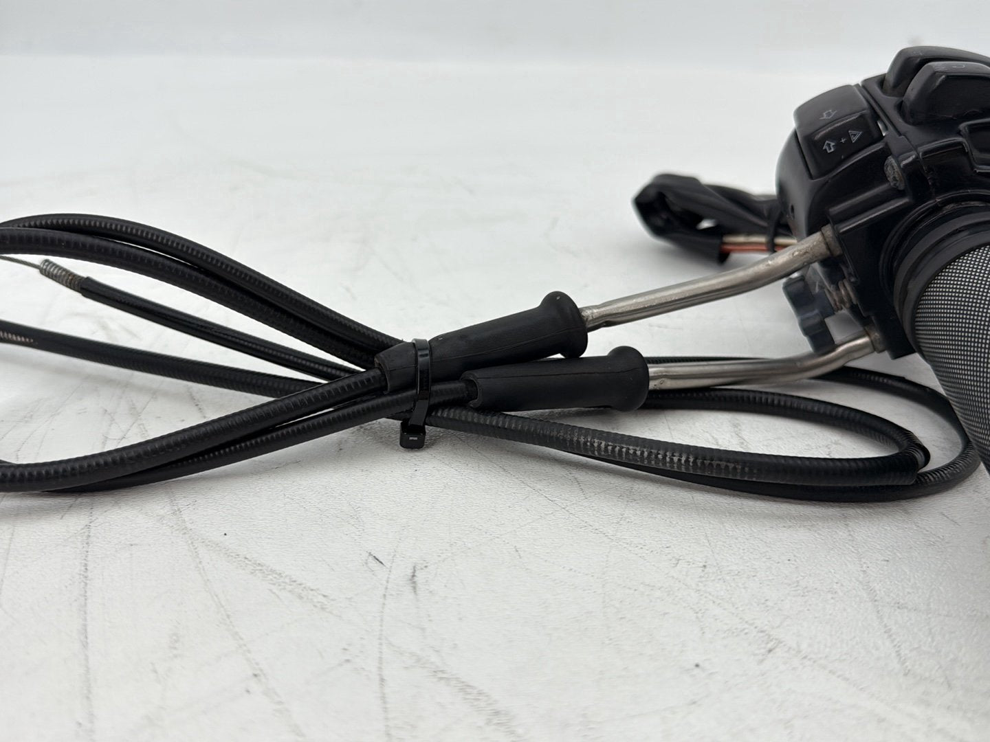 2004 - 2013 Harley-Davidson Sportster 1200 Custom Right Engine Start Kill Switches Controls 71589-96B