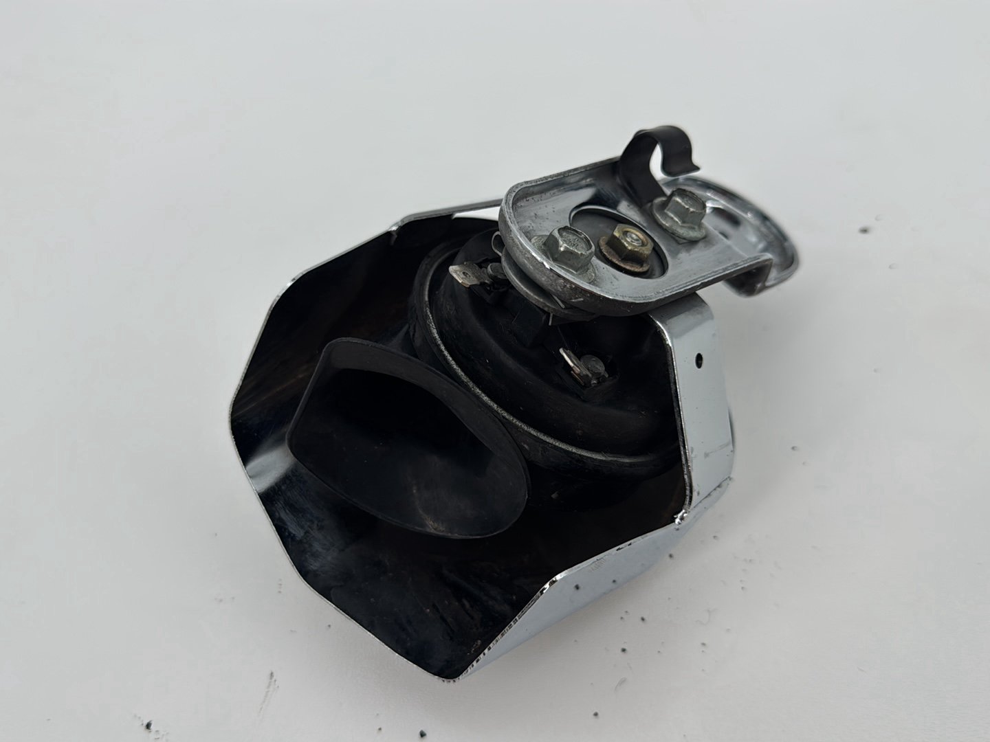 2007 Harley Softail Heritage Classic FLSTC OEM Horn Signal Klaxon Chrome Cover