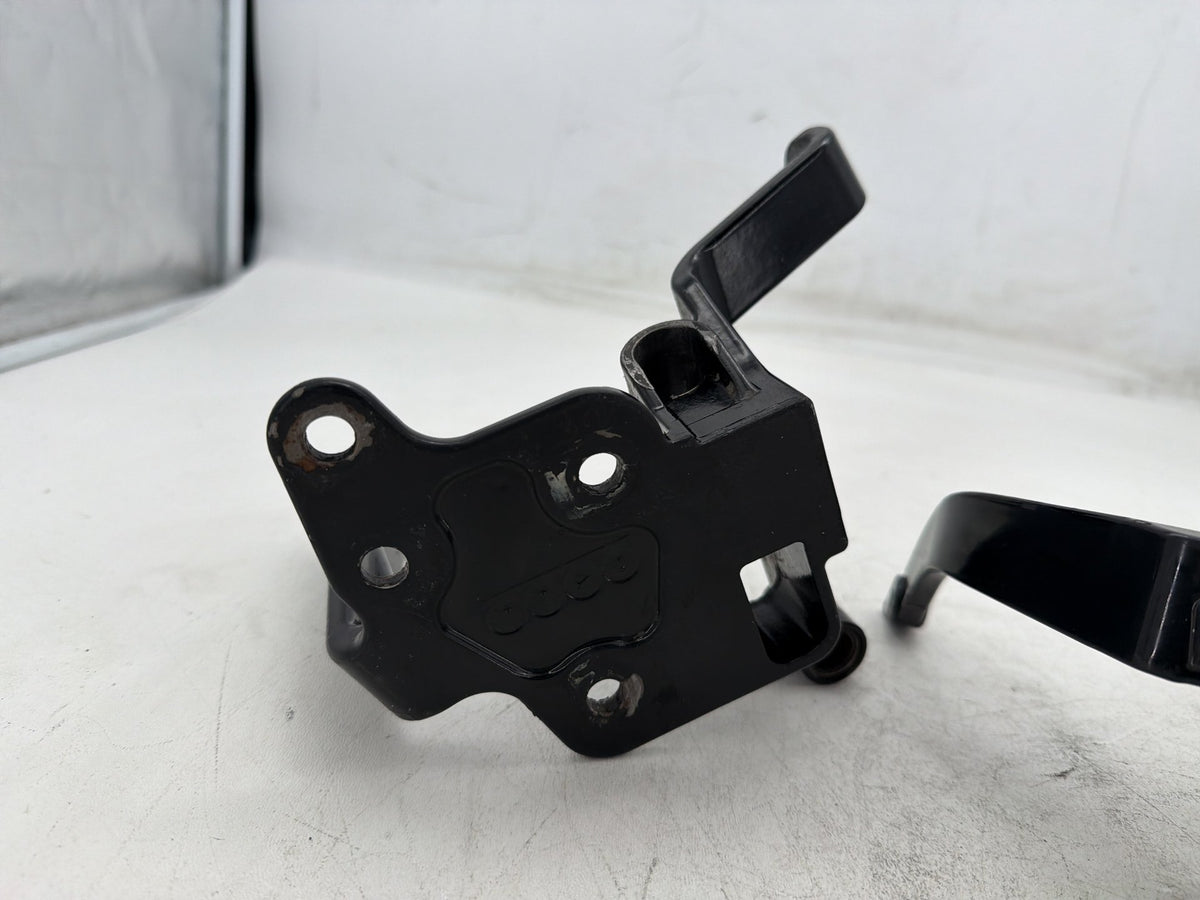 2001 Harley Heritage Softail Classic Left Right Foot Rest Peg Support Bracket