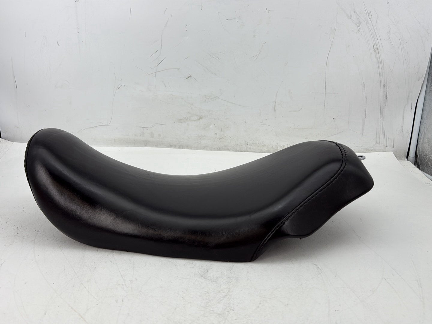 2006 Harley Dyna FXDWGI Wide Glide OEM Rider Driver Seat Saddle Le Pera