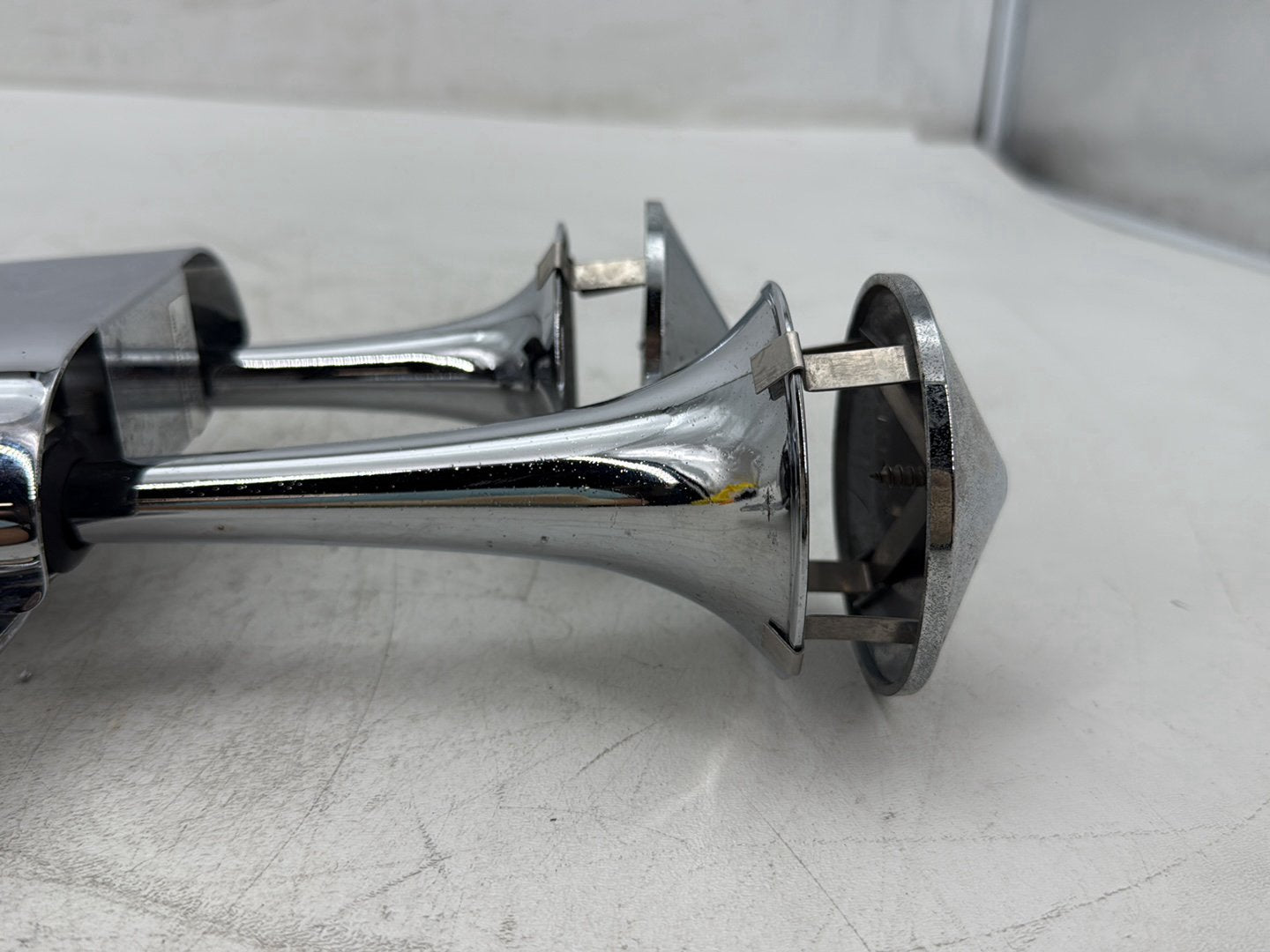 2005 Harley Electra Glide Touring Ultra FLHTCUI OEM Signal Horn Klaxon Beep