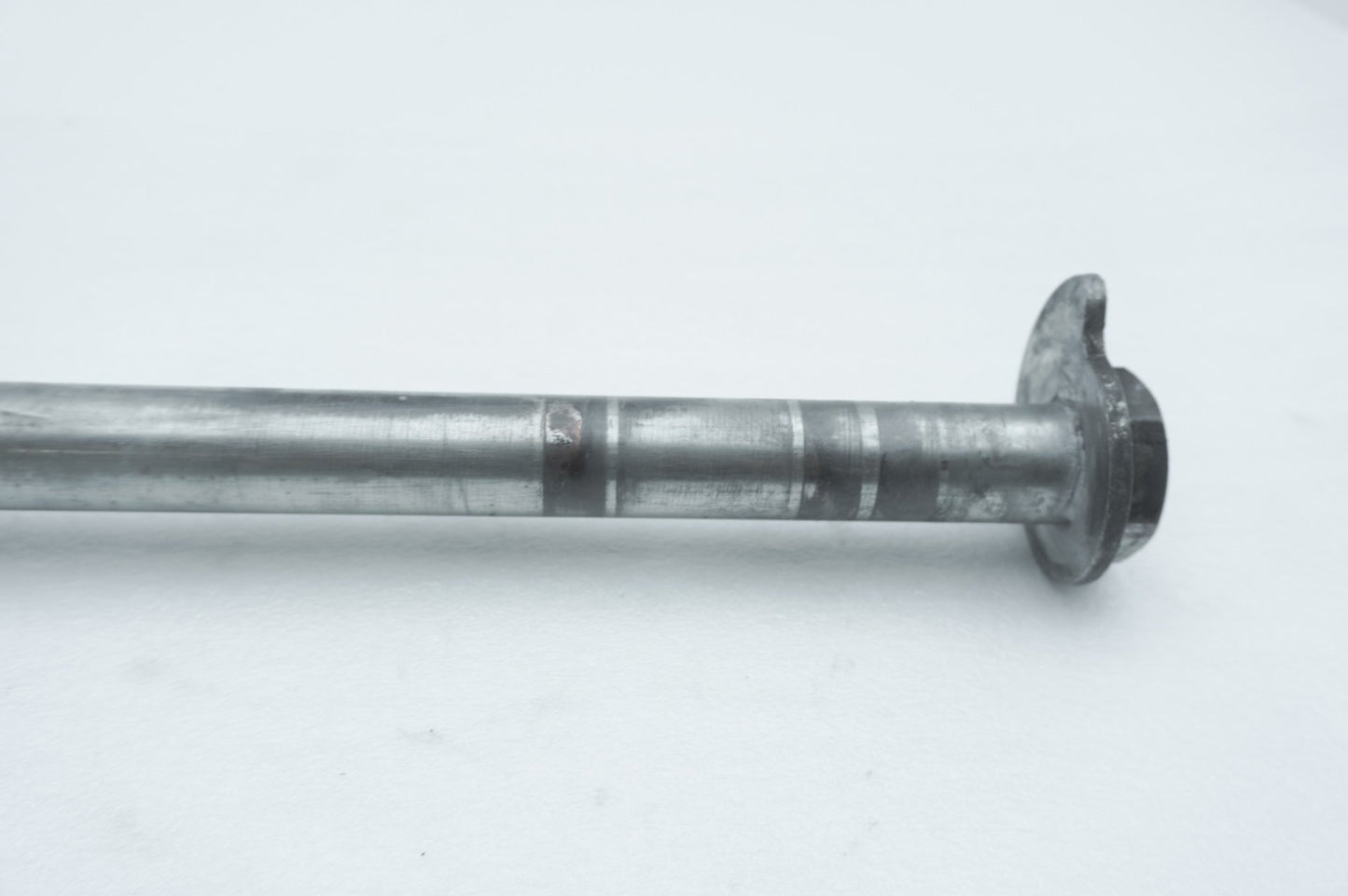 2012 - 2016 Harley-Davidson Touring Road Glide Rear Wheel Axle Bolt Shaft 41056-09