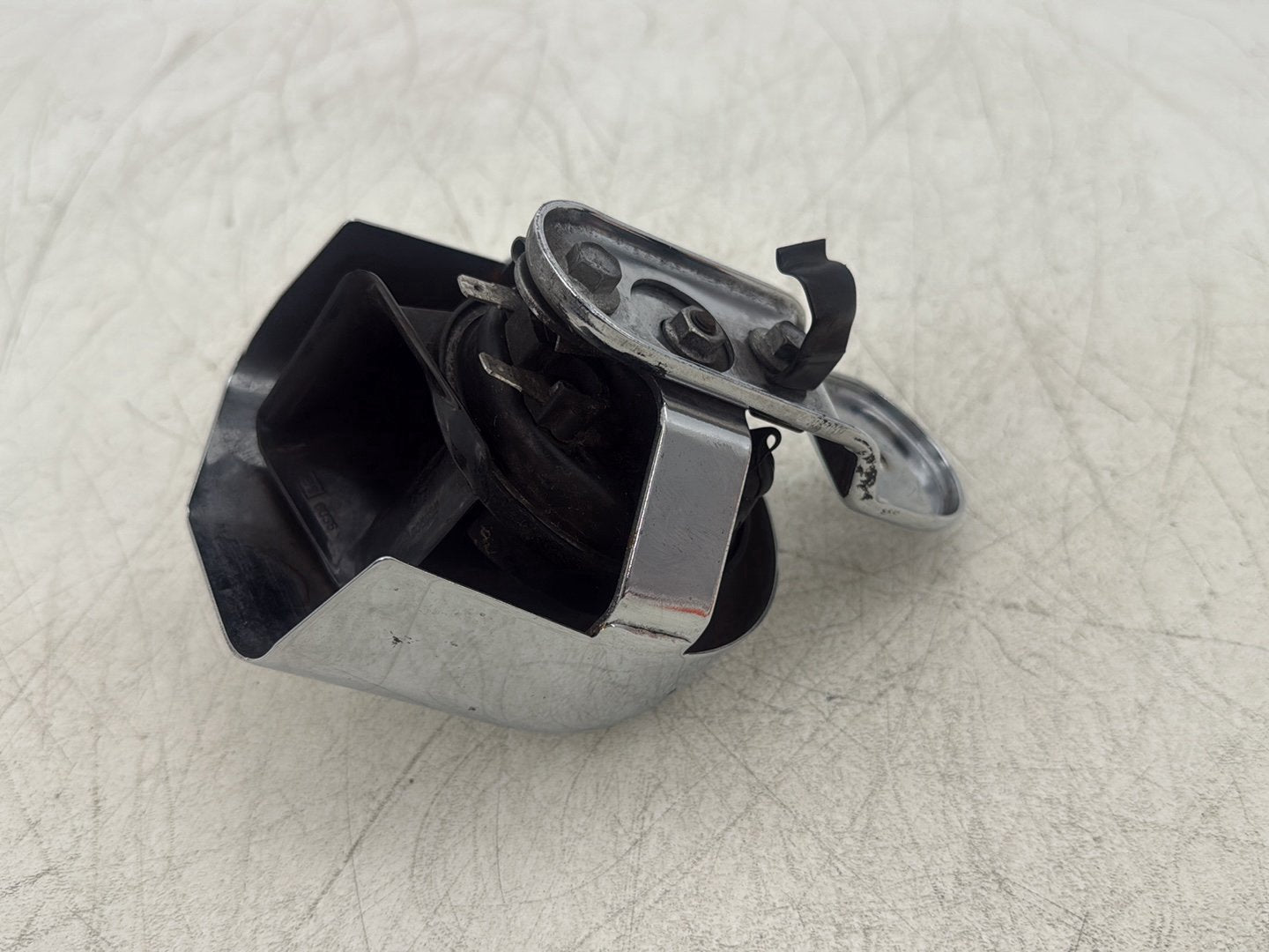 2011 Harley Street Glide Touring FLHX OEM Horn Signal Klaxon Chrome Cover