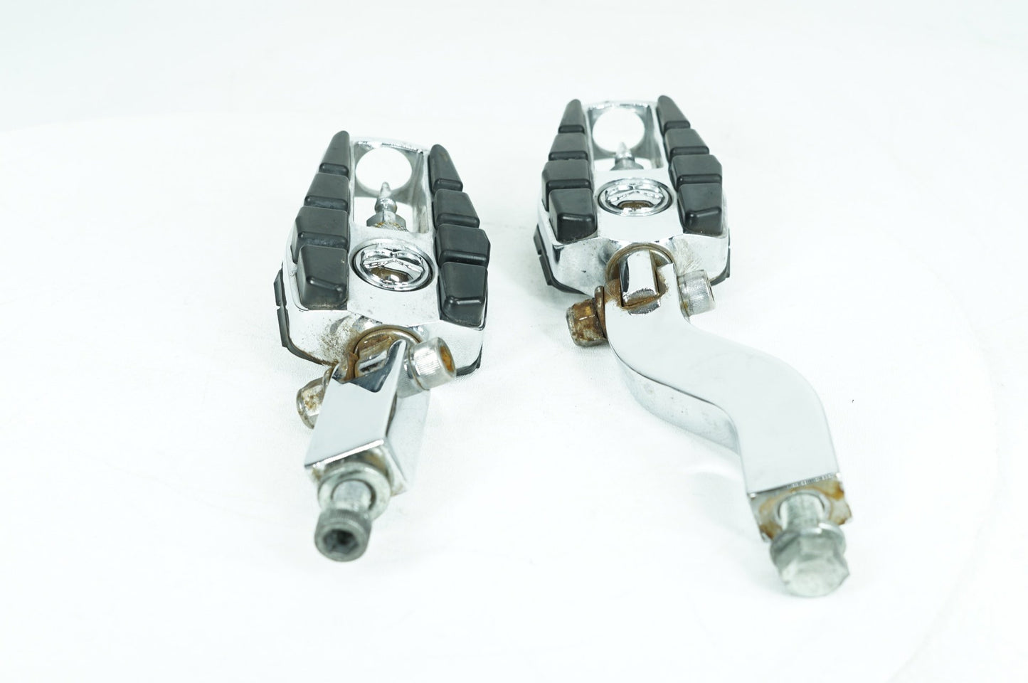 1999 - 2006 Harley-Davidson Dyna Low Rider Left & Right Step Foot Rest Pegs FP-4126-CH