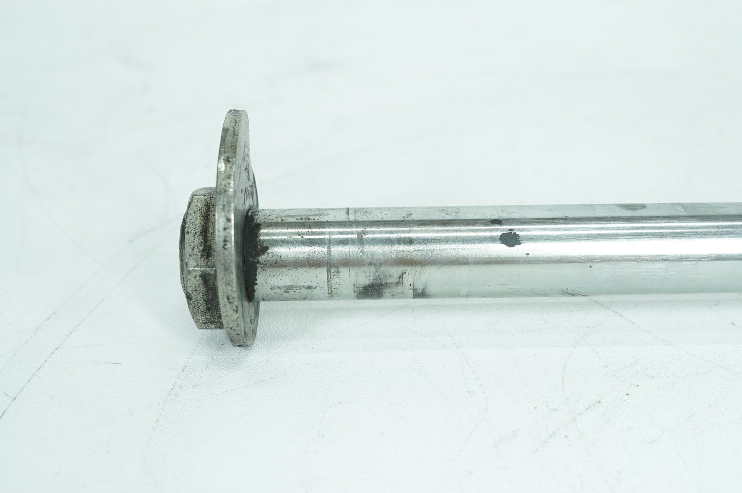 2012 - 2016 Harley-Davidson Touring Electra Glide Ultra Rear Wheel Axle Bolt Shaft  41056-09