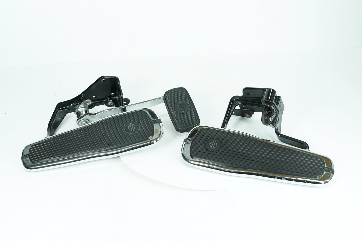 1999 - 2006 Harley-Davidson Softail Deluxe Left Right Driver Floorboard Foot Rest 42431-00A