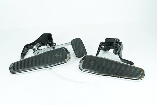 1999 - 2006 Harley-Davidson Softail Deluxe Left Right Driver Floorboard Foot Rest 42431-00A