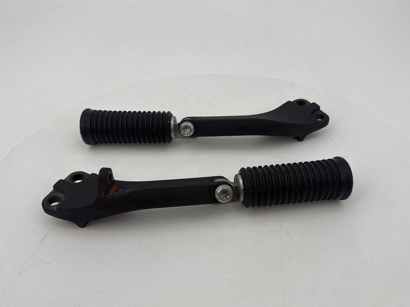 2007 - 2017 Harley-Davidson Dyna Wide Glide Passenger Left & Right Foot Pegs 49230-06