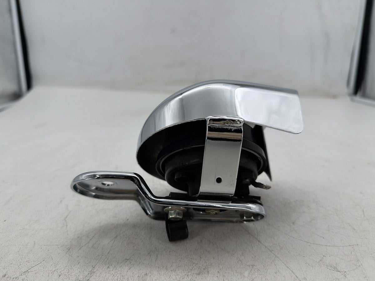 2006 Harley Street Glide Touring FLHX OEM Horn Signal Klaxon Chrome Cover
