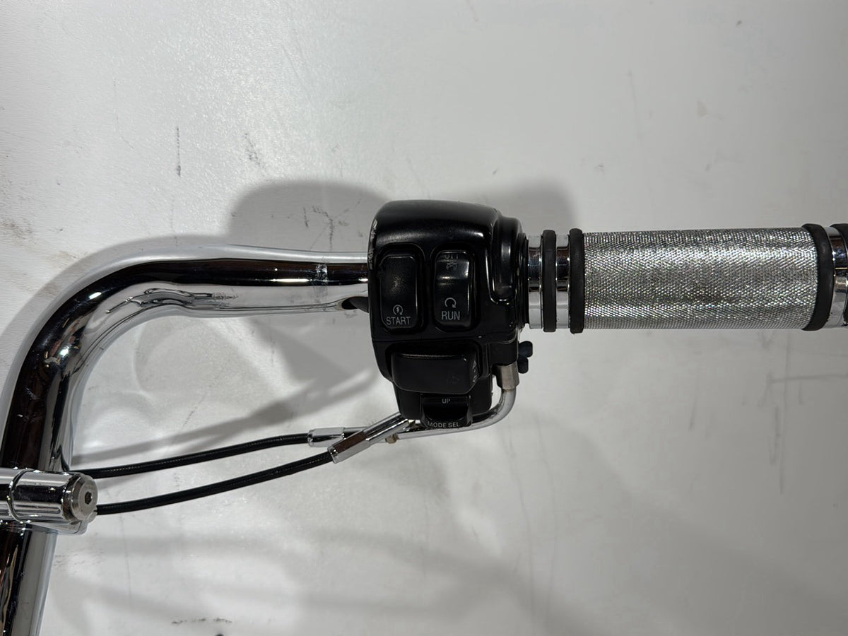 06 Harley Street Glide Touring FLHXI OEM Handlebars Left Right Switches Controls