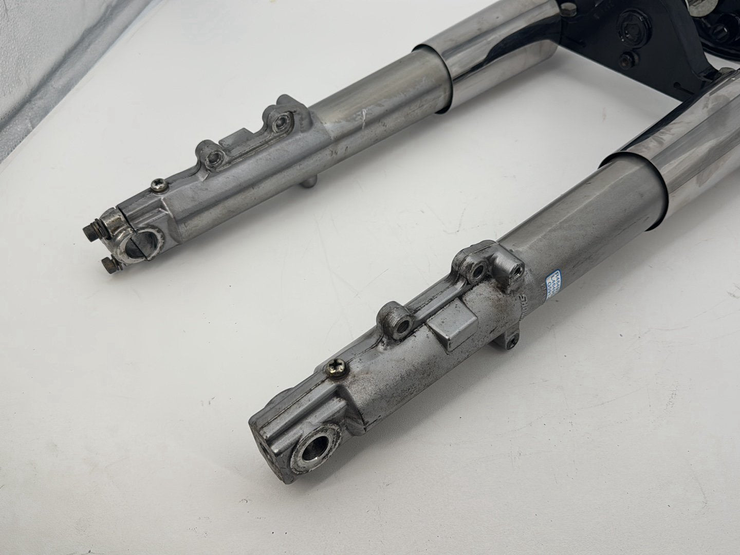 1999 - 2006 Harley-Davidson Touring Electra Glide Classic Front Triple Tree Set & LH RH Fork Legs Sliders  	45446-87A