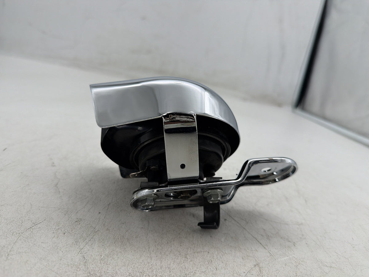 2005 Harley Dyna Super Glide Custom FXDC OEM Horn Signal Klaxon Chrome Cover