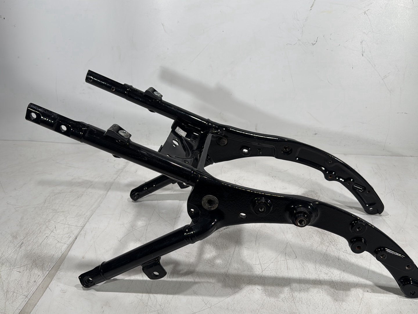 2015 Harley Road Glide Touring FLTRXS OEM Rear Back Sub Frame Rail Bar 48079-09BHP