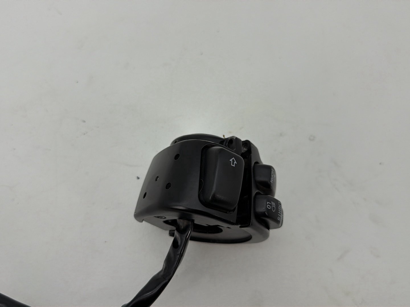 1999 - 2006 Harley-Davidson Touring Road King Left Turn Signal Headlight Switches Controls  	71685-06A
