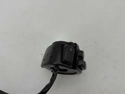 1999 - 2006 Harley-Davidson Touring Road King Left Turn Signal Headlight Switches Controls  	71685-06A