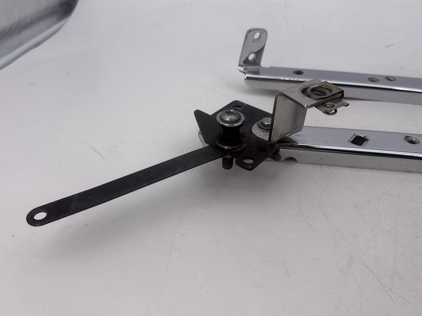 2005 Harley Touring FLHRCI Road King Classic OEM Left Right Saddlebag Fender Struts Brackets