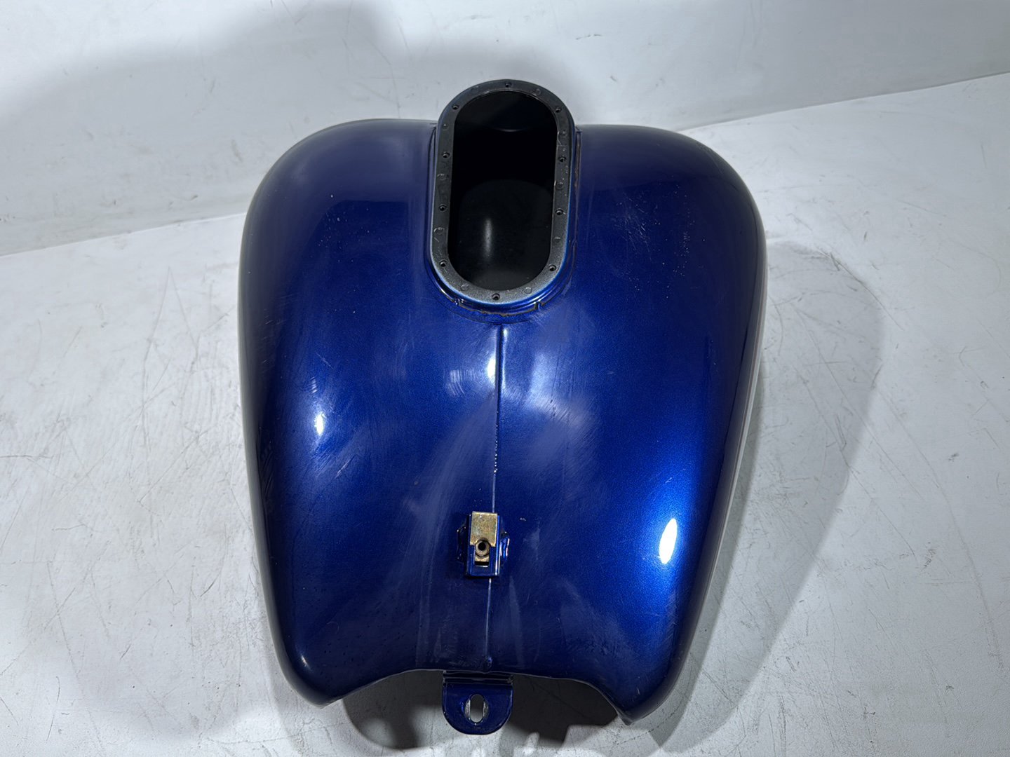 2006 Harley Touring FLHTCI Electra Glide Classic OEM Fuel Gas Tank Gasoline Reservoir