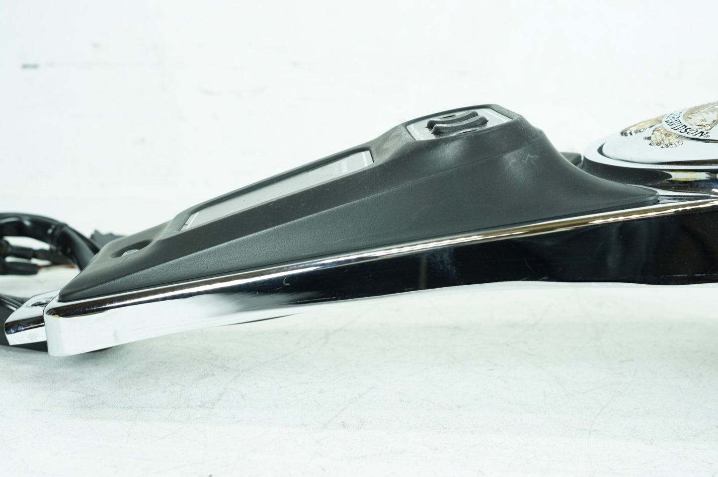 1999 - 2006 Harley-Davidson Touring Electra Glide Ultra Fuel Gas Tank Dash Console NOKey 61270-98A