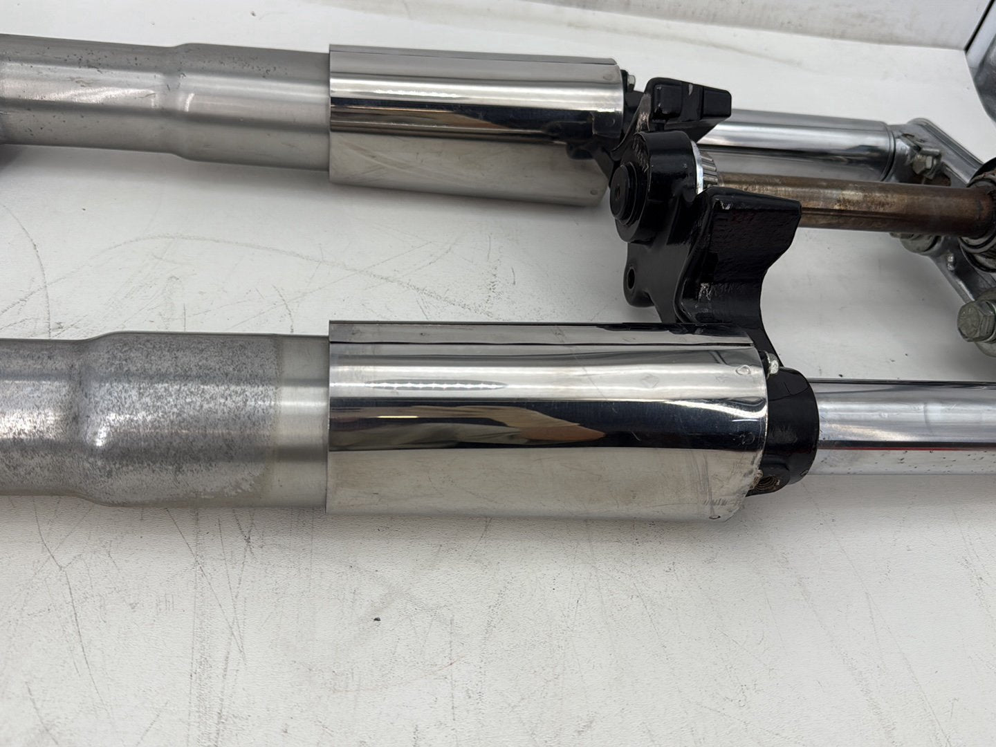 05 Harley Heritage Softail Classic Front Triple Tree Set LH RH Fork Legs Sliders