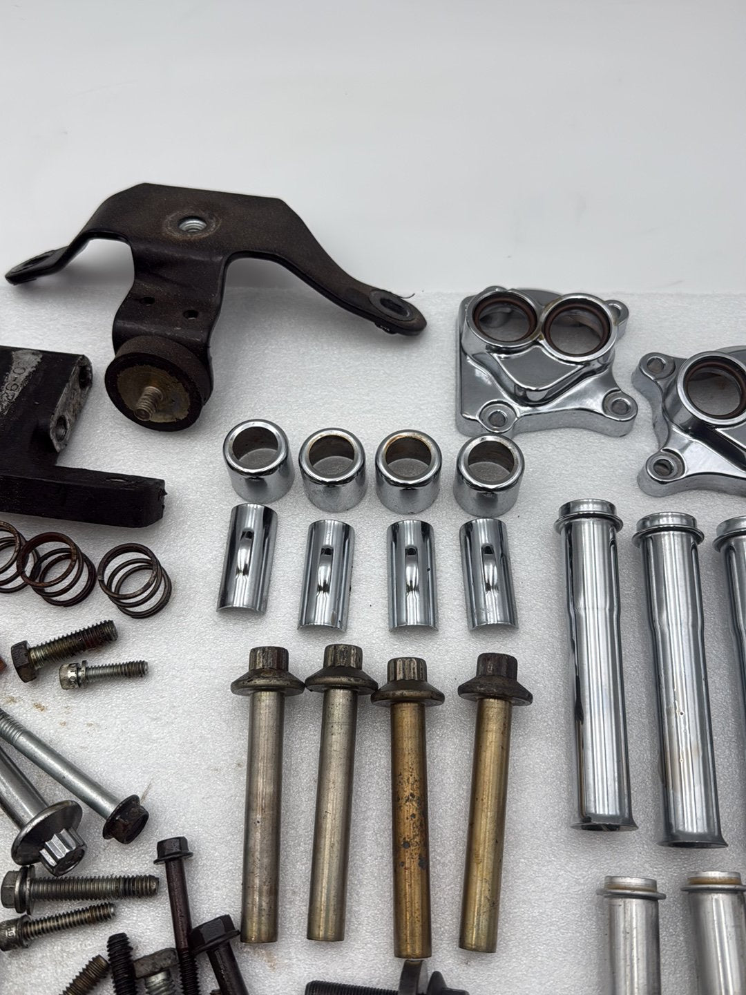 2007 - 2017 Harley-Davidson Dyna Wide Glide Engine Motor Hardware Bolts Brackets Bushing 17939-99