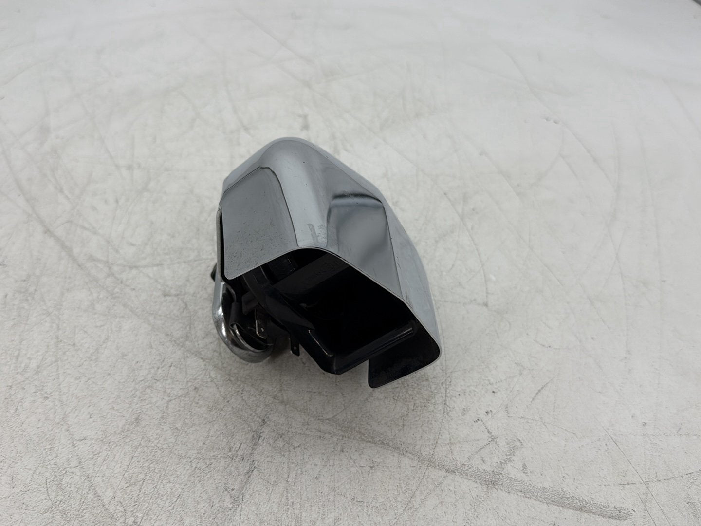 2010 Harley Street Glide Touring FLHX OEM Horn Signal Klaxon Chrome Cover