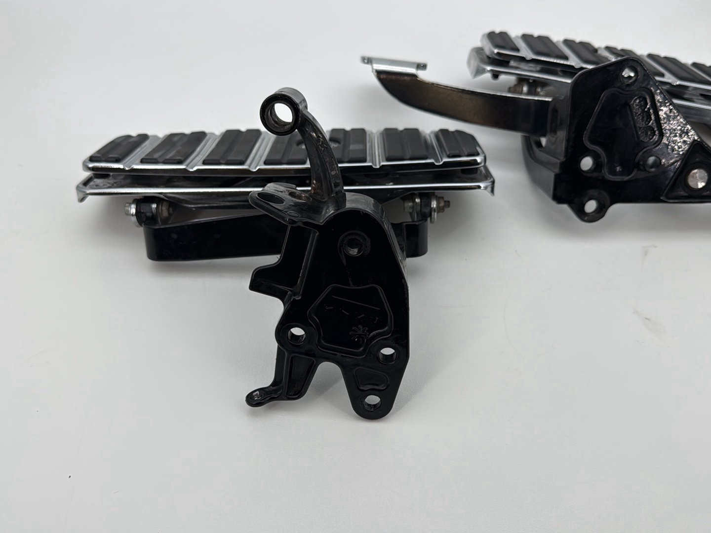 2007 Harley Softail Heritage Classic FLSTC OEM Left Right Driver Floorboard Foot Rest