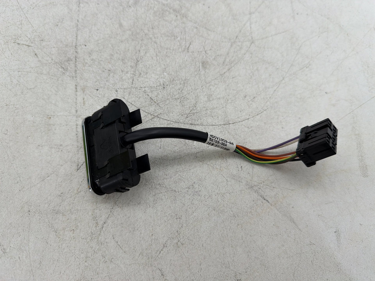 09 Harley Electra Glide Touring CVO OEM Dash Indicator Lamp Wire Plug 68789-96A