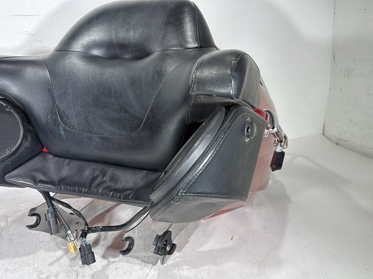 2008 - 2016 Harley-Davidson Touring Electra Glide Ultra Pass Backrest Tour Pak Luggage NOKey w/ Audio Left Right Rear Sound Speakers