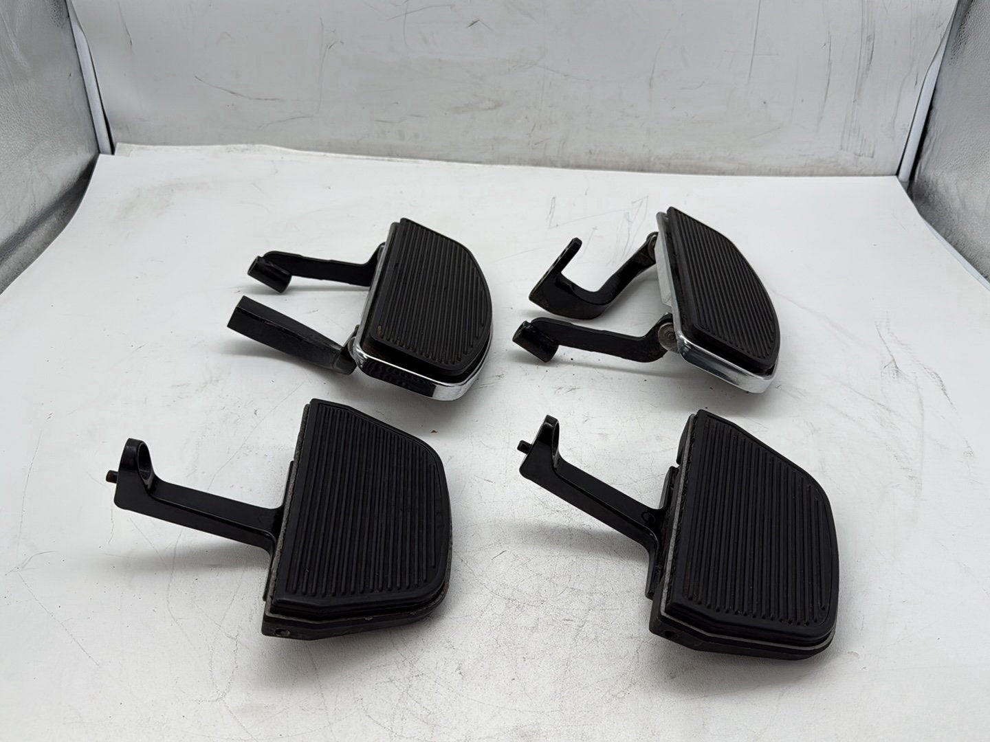 2006 Harley Touring FLHTCI Electra Glide Classic OEM Left Right Driver & Pass Floorboard Foot Rest