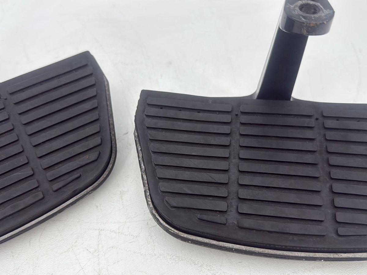 2005 Harley Touring Road King Classic Left Right Passenger Floorboard Foot Rest