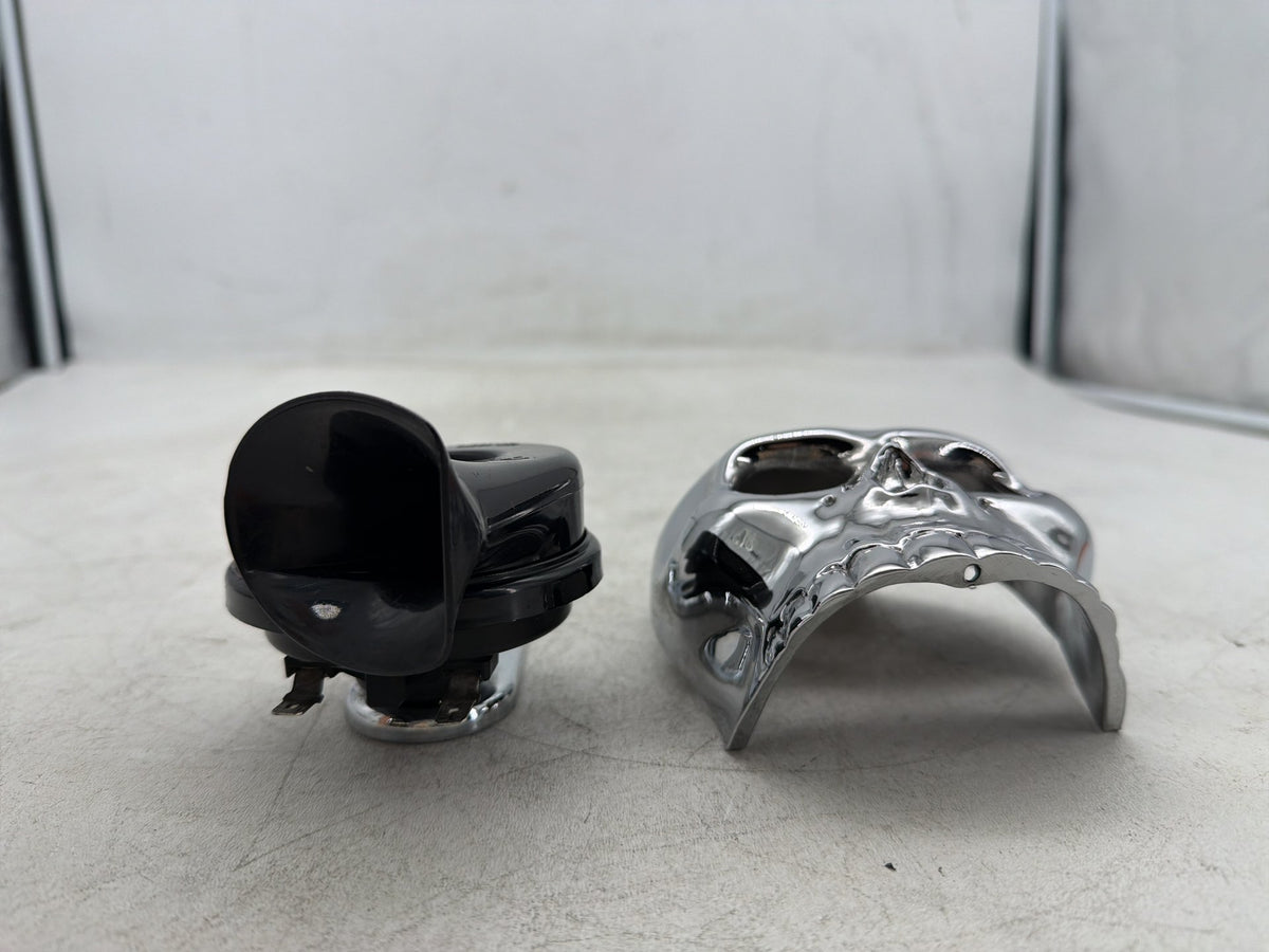 2004 Harley Electra Glide CVO Screamin Eagle Signal Horn Klaxon Beep SKULL Cover