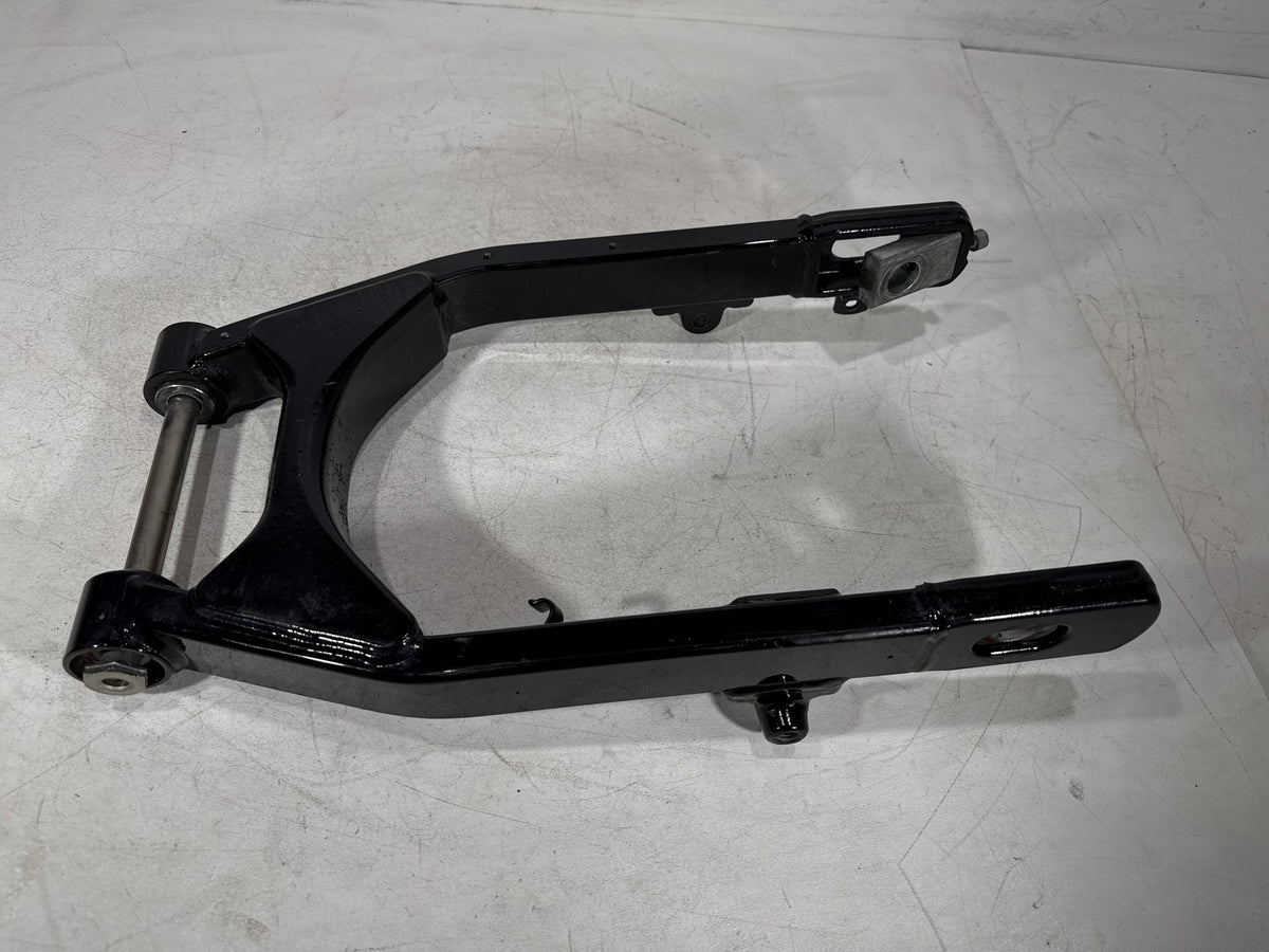 2017 Harley Dyna Street Bob FXDB OEM Rear Fork Swingarm Swing Arm