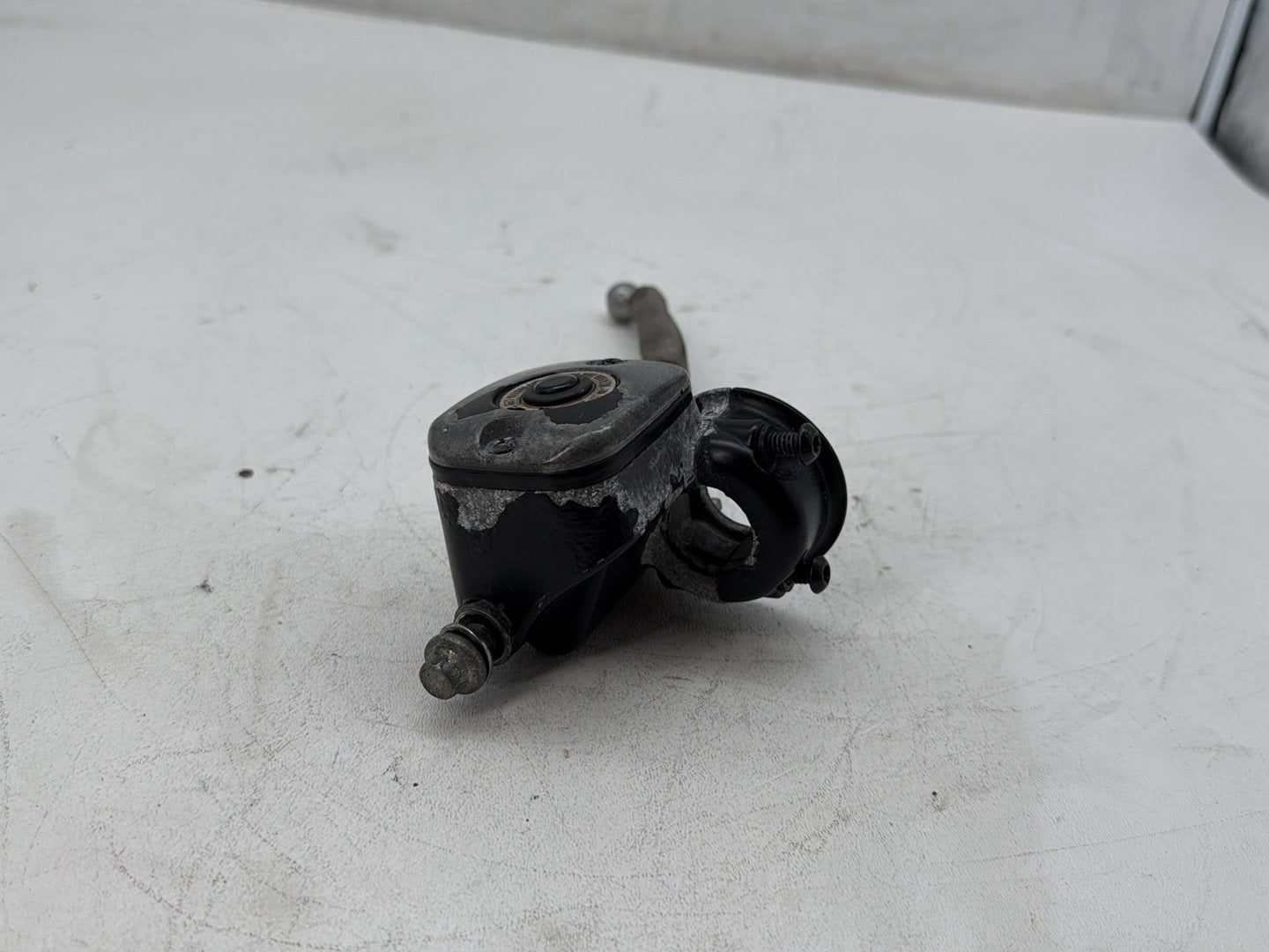 2006 Harley Touring FLHTCI Electra Glide Classic OEM Front Right Brake Lever Master Cylinder