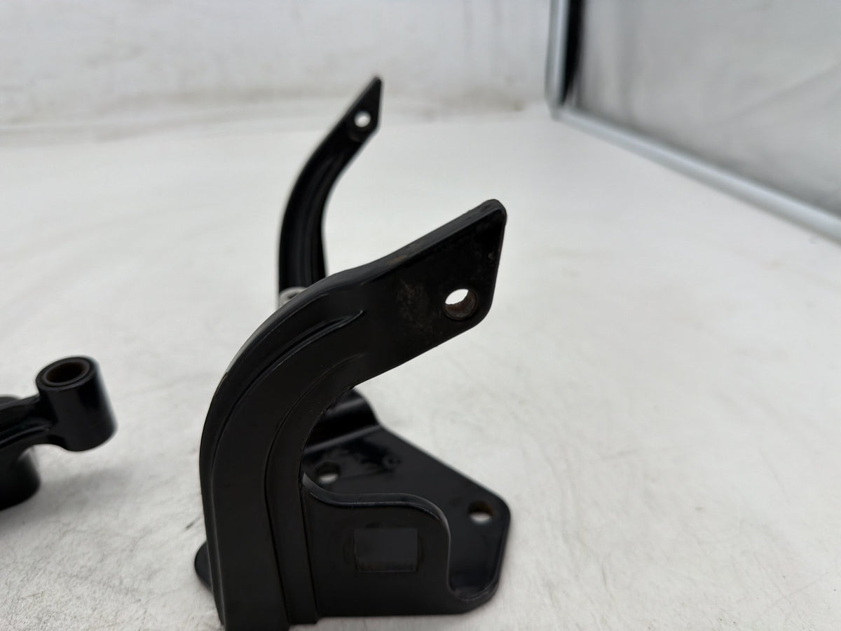 2001 Harley Heritage Softail Classic Left Right Foot Rest Peg Support Bracket