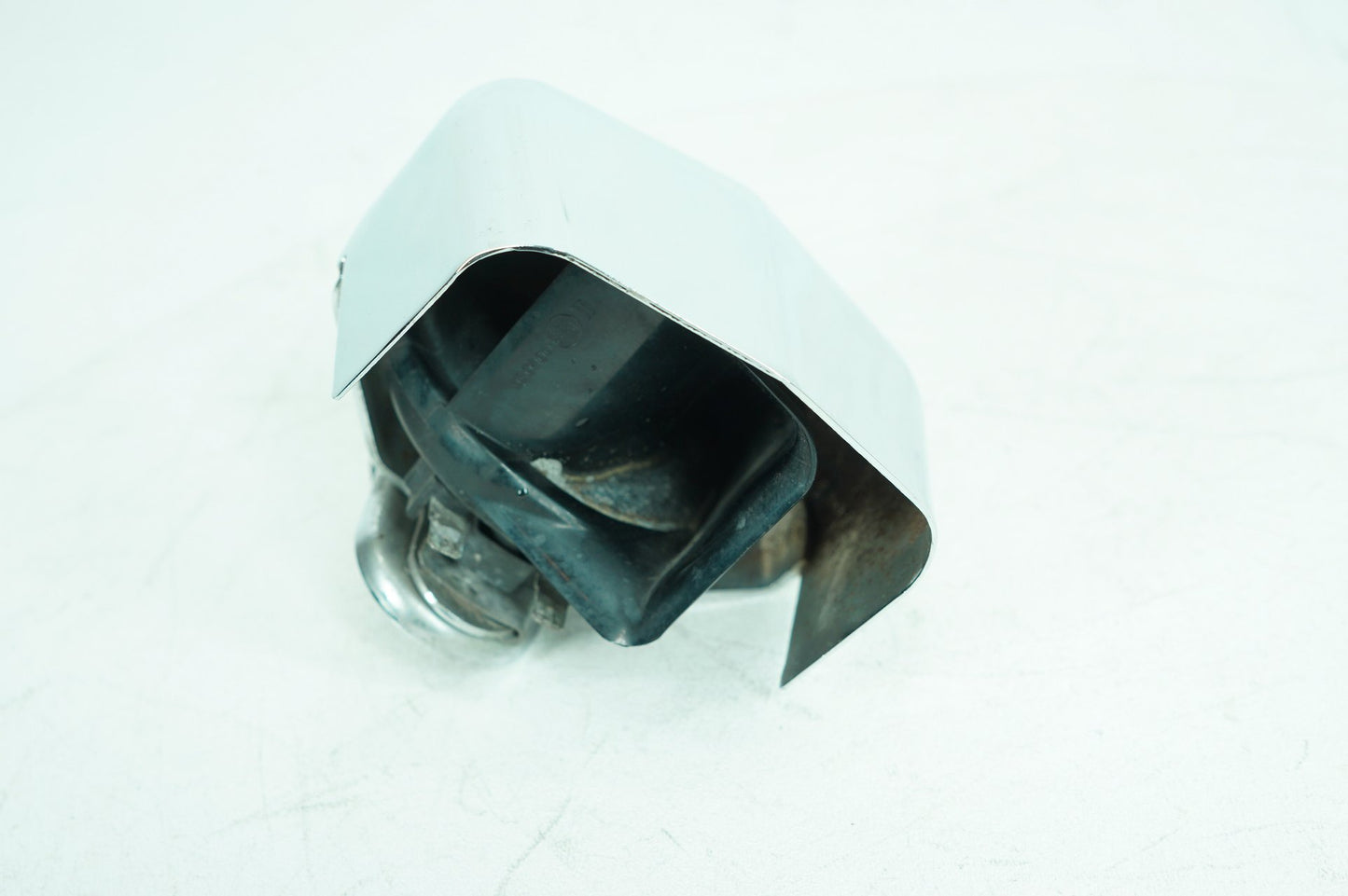 2007 - 2012 Harley-Davidson Touring Electra Glide Ultra Horn Signal Klaxon Chrome Cover 69060-90F