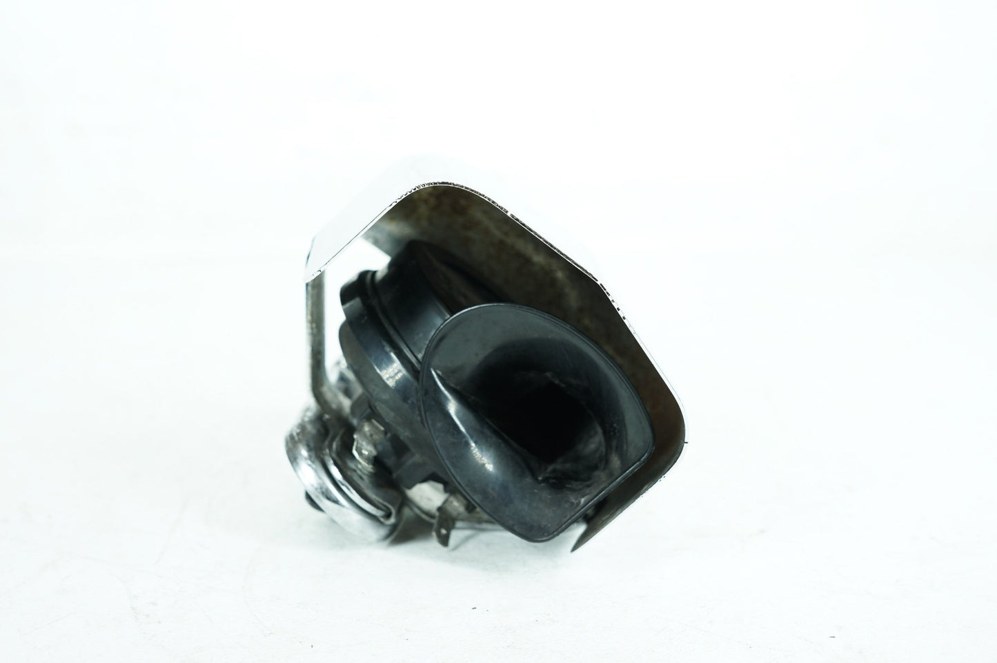 2000 - 2006 Harley-Davidson Softail Heritage Classic Horn Signal Klaxon Chrome Cover 69012-93A