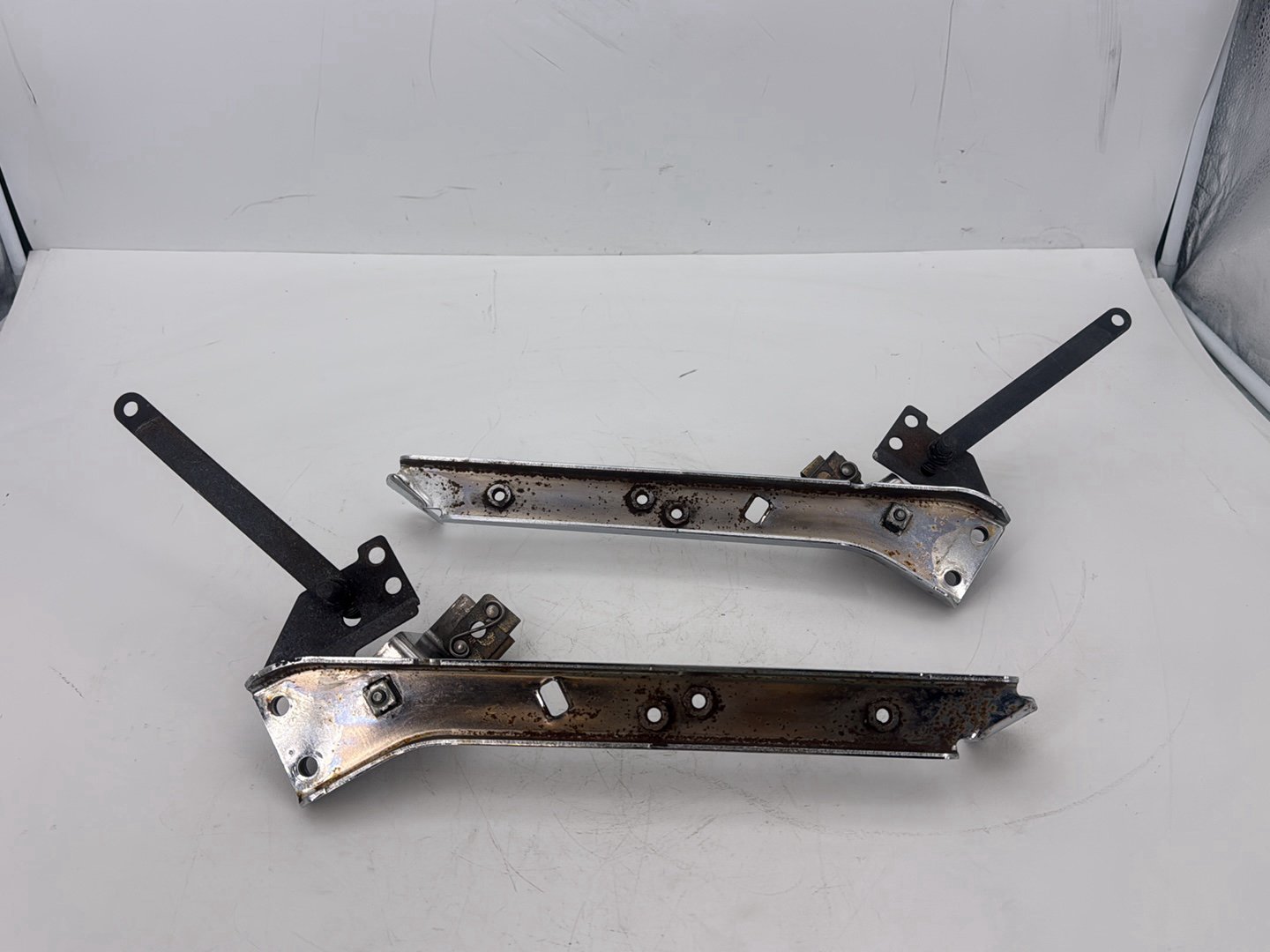 2005 Harley Touring FLHRCI Road King Classic OEM Left Right Saddlebag Fender Struts Brackets
