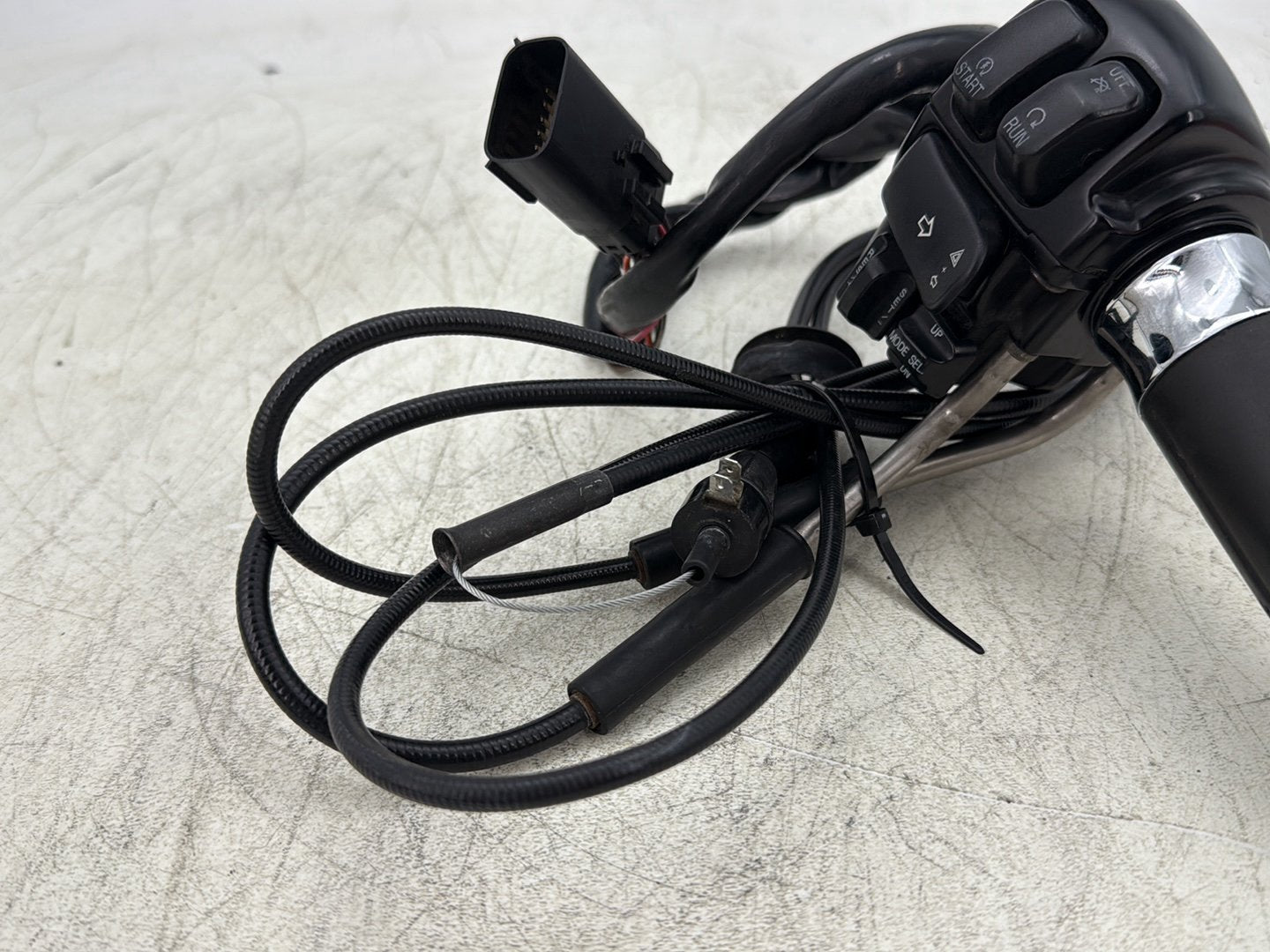 2007 Harley Touring FLHTC Electra Glide Classic OEM Right Engine Start Kill Switches Controls