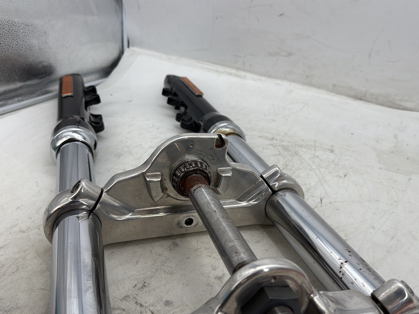 2012 Harley Dyna FXDF Fat Bob OEM Front Triple Tree Set & LH RH Fork Legs Sliders