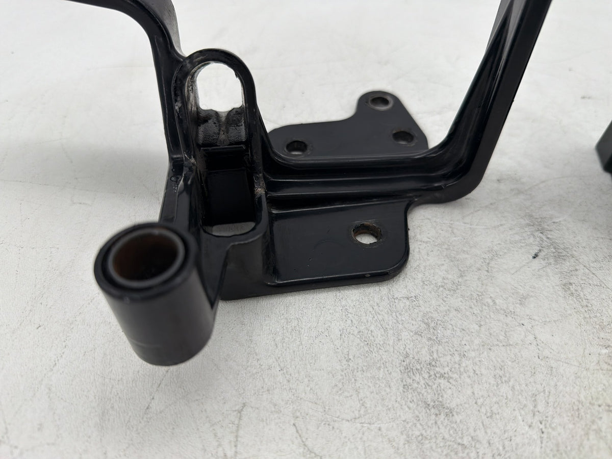 2001 Harley Heritage Softail Classic Left Right Foot Rest Peg Support Bracket