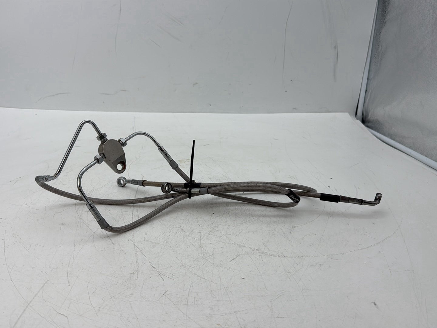 2005 Harley Touring FLHRCI Road King Classic OEM Front Brake Hose Line Pipe