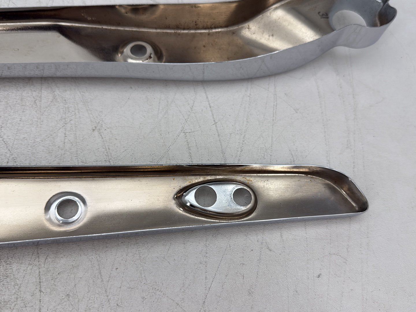 2010 Harley Dyna Fat Bob FXDF OEM Rear Left Right Fender Struts Bracket