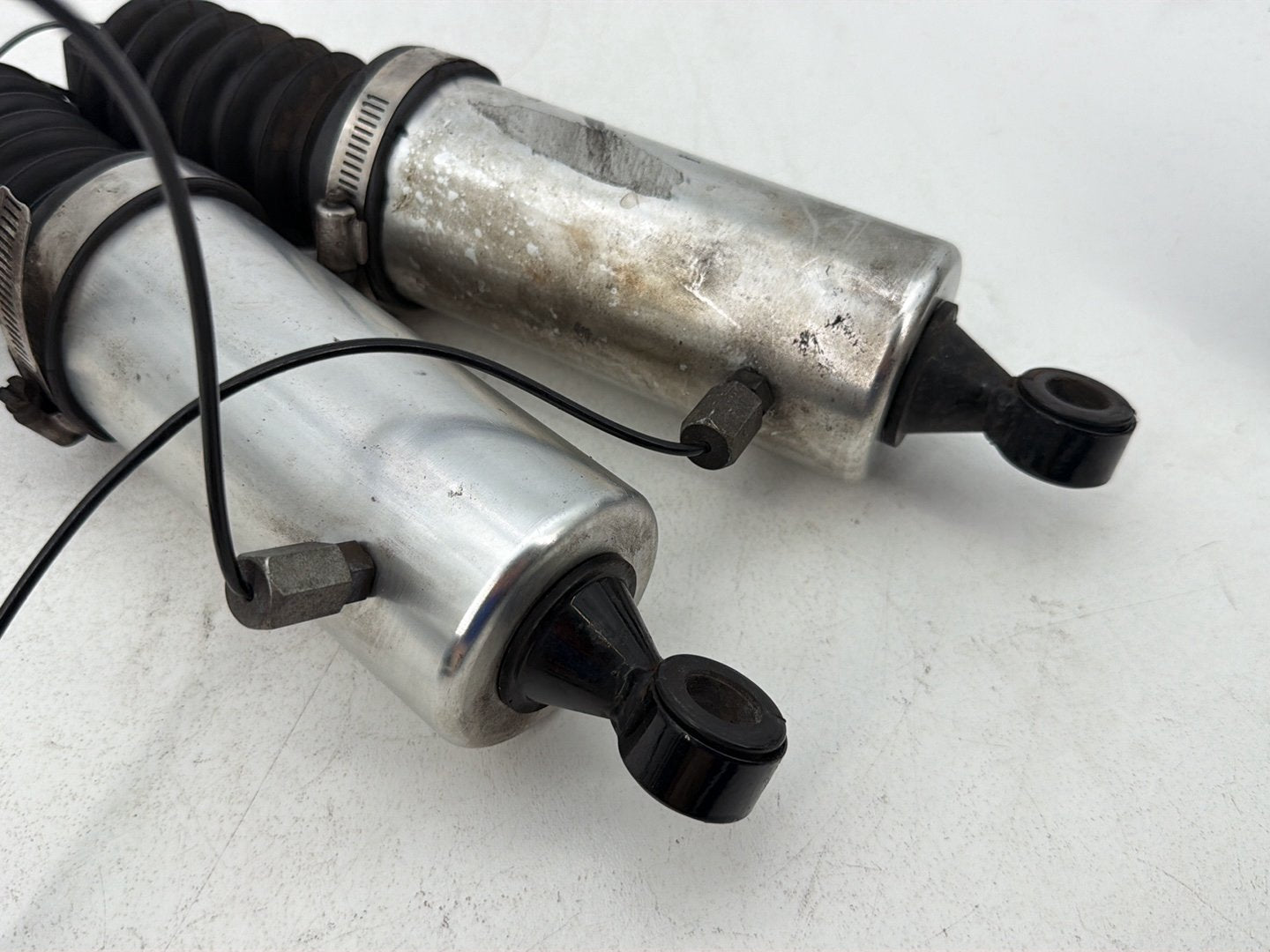 1984 - 1998 Harley-Davidson Touring Electra Glide Classic Rear Left Right Shock Absorbers Progressive Suspension