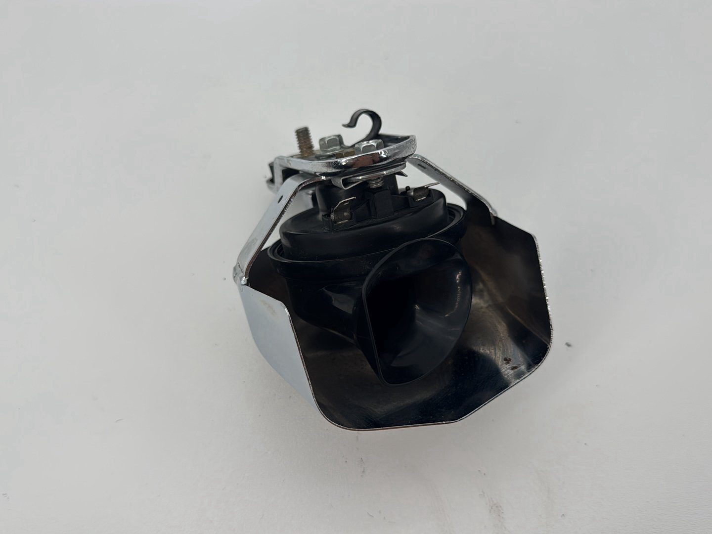 1999 - 2006 Harley-Davidson Dyna Wide Glide Horn Signal Klaxon Chrome Cover