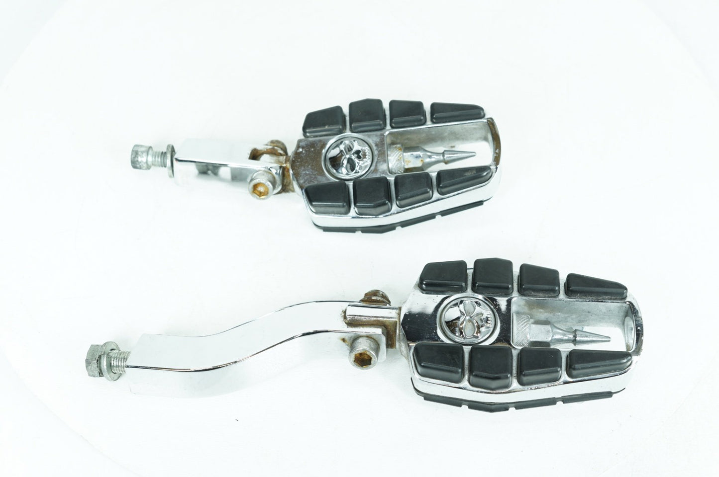1999 - 2006 Harley-Davidson Dyna Low Rider Left & Right Step Foot Rest Pegs FP-4126-CH