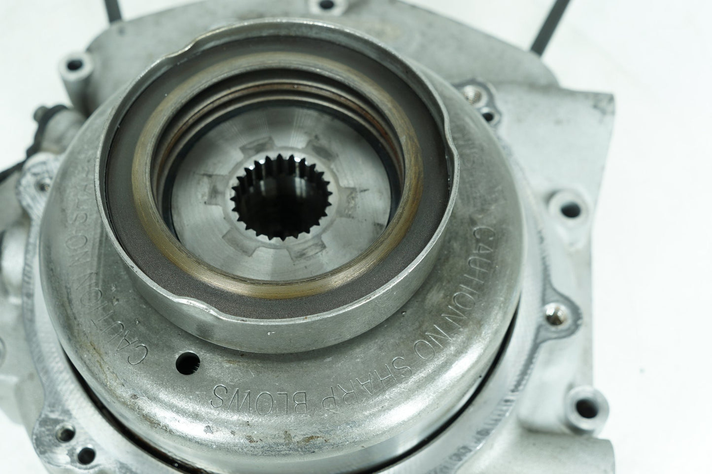 2007 - 2016 Harley-Davidson Dyna Super Glide Custom Crankcase Shaft Engine Motor Cover 24649-06