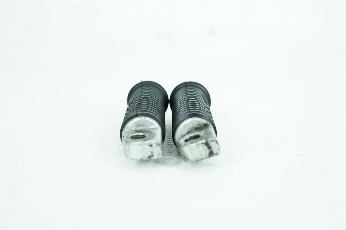 2000 - 2006 Harley-Davidson Softail Fat Boy Passenger Left & Right Foot Pegs 33048-72