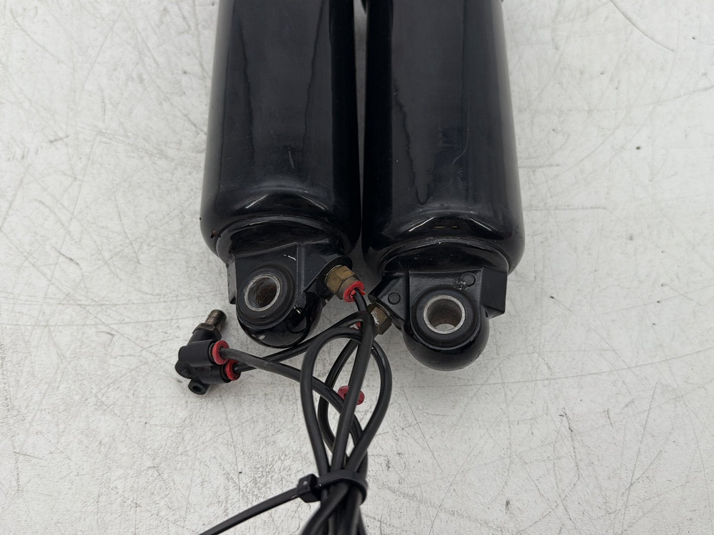 2006 Harley Electra Glide Touring Classic FLHTCI OEM Rear Left Right Shock Absorbers
